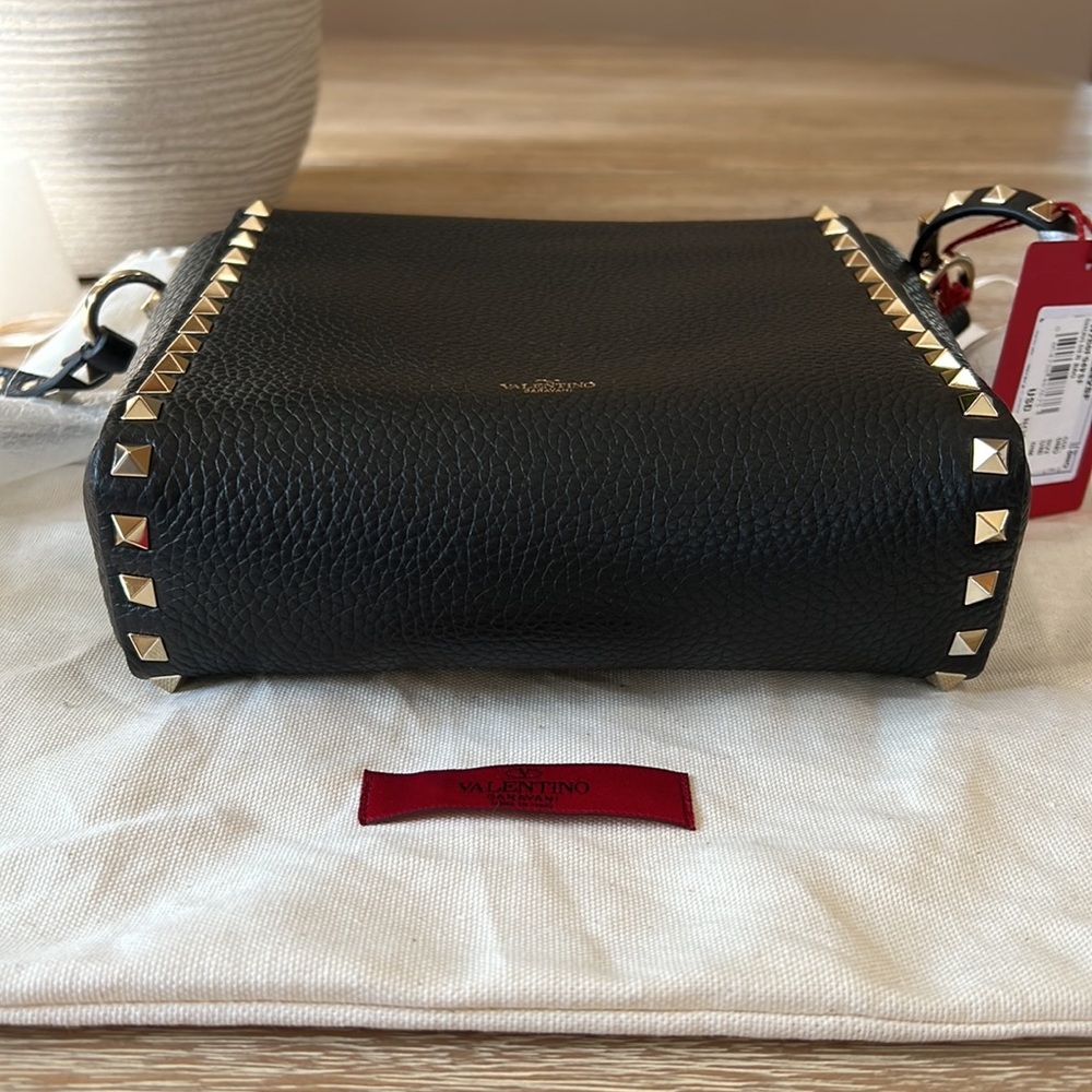 Valentino Garavani Rockstud Leather Shoulder Bag - Picture 7 of 10